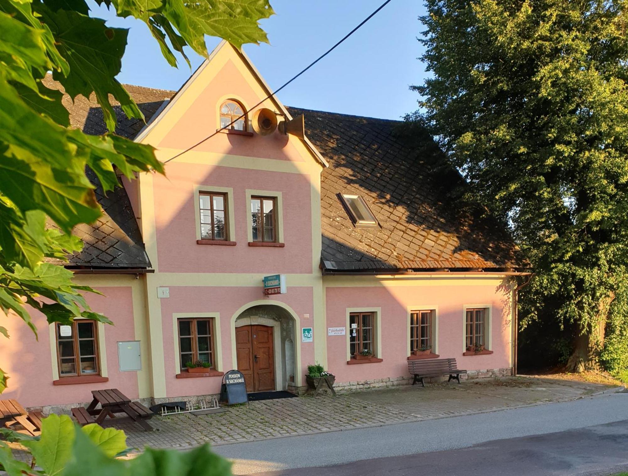Penzion U Suchanku Mezimesti Buitenkant foto