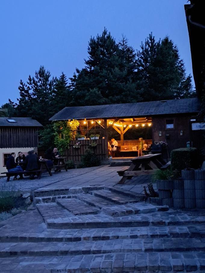 Penzion U Suchanku Mezimesti Buitenkant foto